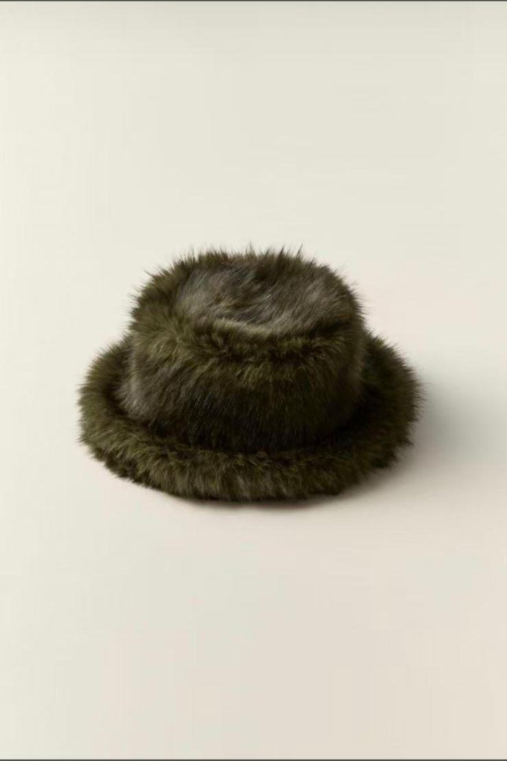 Cappello in eco-pelliccia
